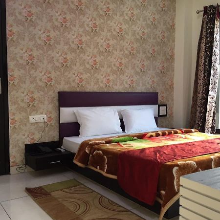 Oyo 30415 Hotel White City Anandpur  Dış mekan fotoğraf